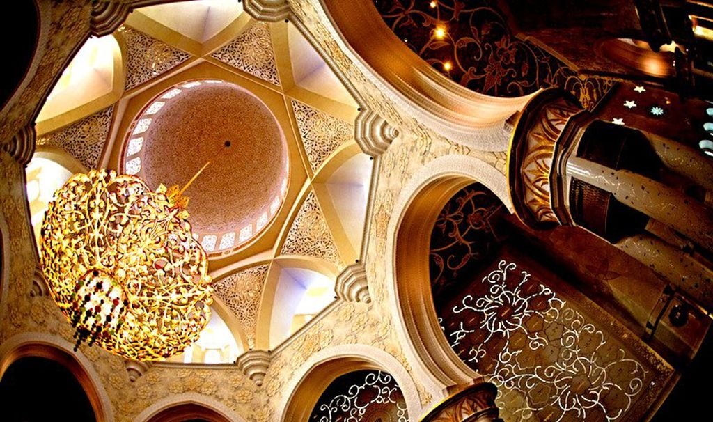Sheikh Zayed Mosque in Dubai (interior)